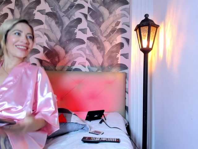 viktoria-davis's BongaCams show and profile