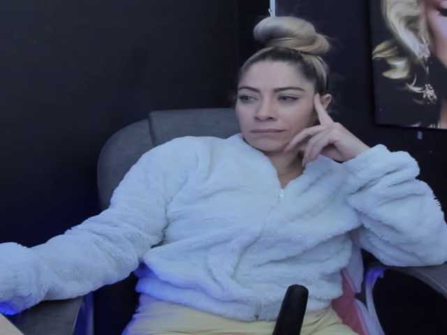 viktoria-davis's BongaCams show and profile