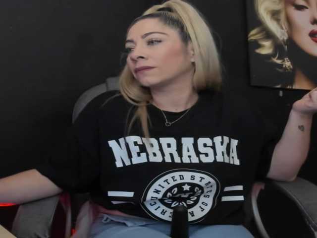 viktoria-davis's BongaCams show and profile