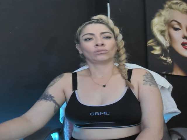 viktoria-davis's BongaCams show and profile