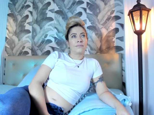 viktoria-davis's BongaCams show and profile