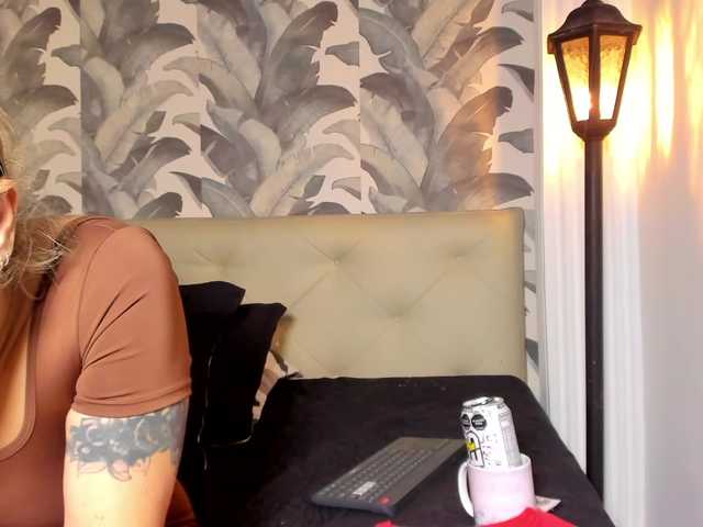 viktoria-davis's BongaCams show and profile