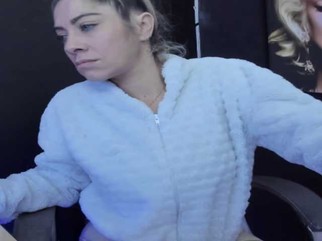 viktoria-davis's BongaCams show and profile
