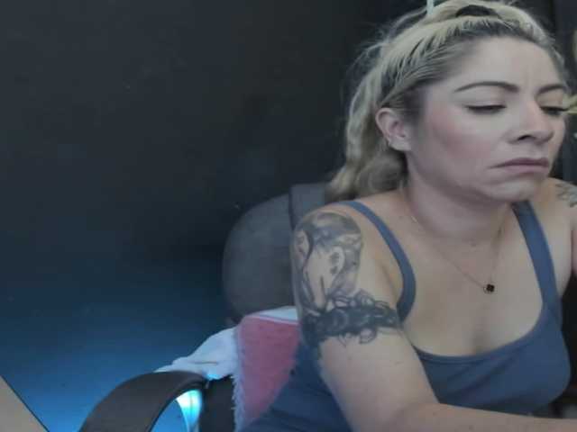 viktoria-davis's BongaCams show and profile