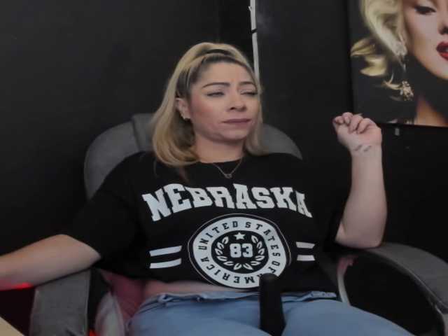 viktoria-davis's BongaCams show and profile