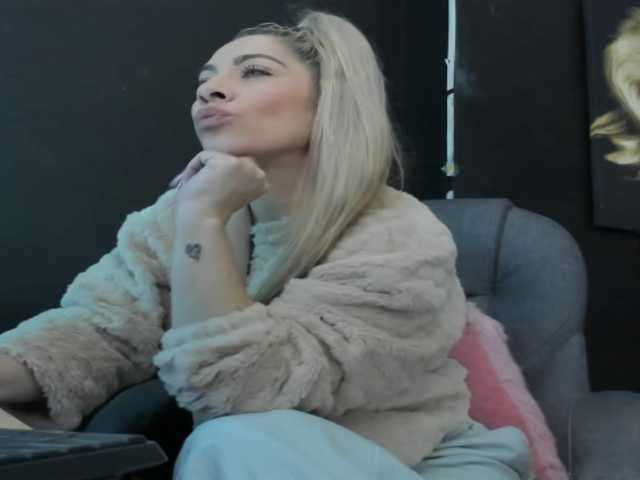 viktoria-davis's BongaCams show and profile
