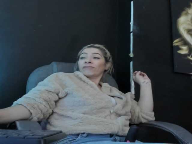 viktoria-davis's BongaCams show and profile