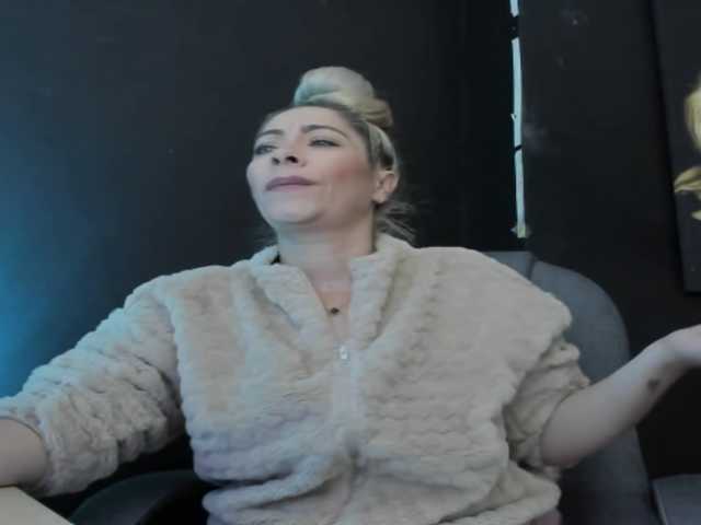 viktoria-davis's BongaCams show and profile