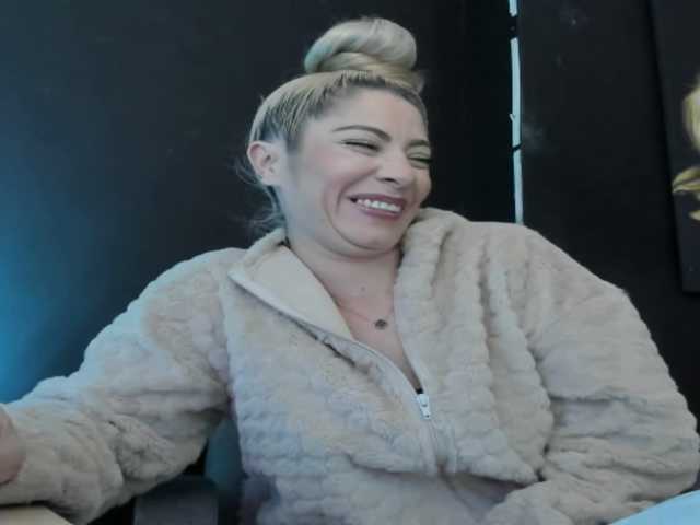 viktoria-davis's BongaCams show and profile