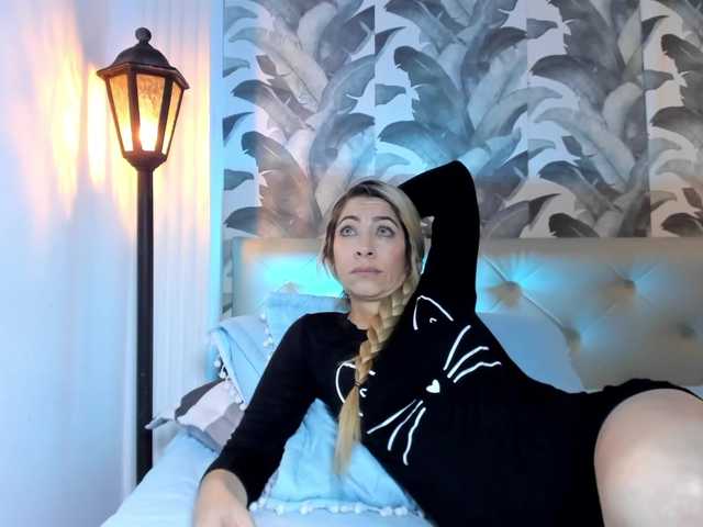 viktoria-davis's BongaCams show and profile