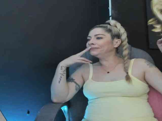 viktoria-davis webcam