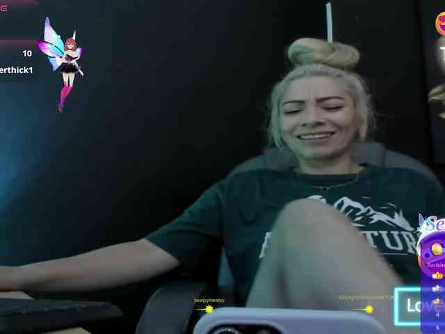 viktoria-davis viktoria-davis