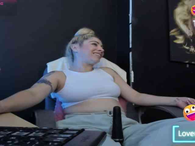 viktoria-davis viktoria-davis