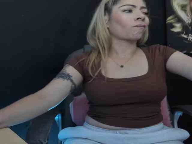 viktoria-davis viktoria-davis