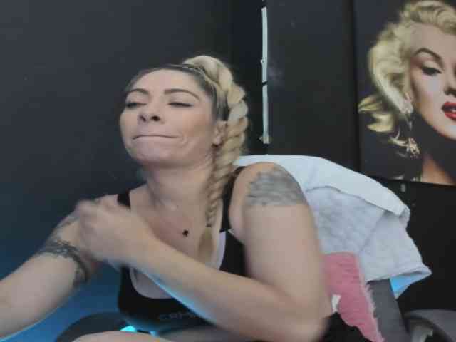 viktoria-davis webcam