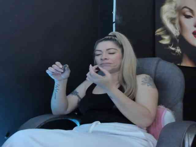 viktoria-davis viktoria-davis