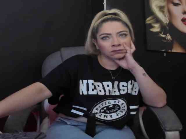 viktoria-davis viktoria-davis