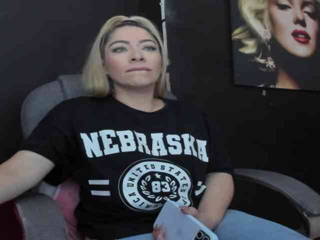 viktoria-davis viktoria-davis