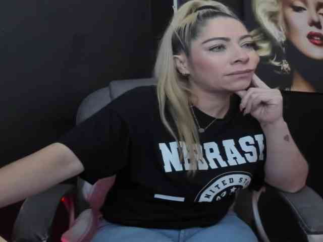 viktoria-davis viktoria-davis