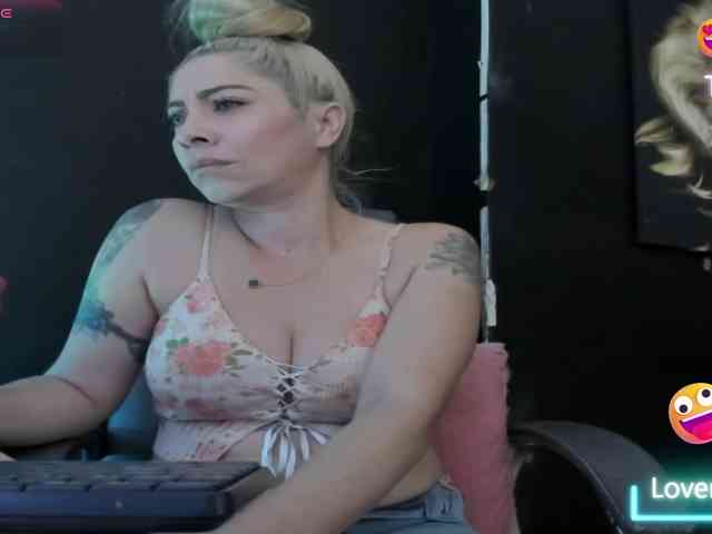 viktoria-davis viktoria-davis