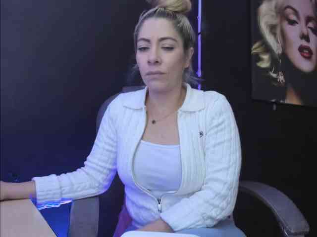 viktoria-davis webcam