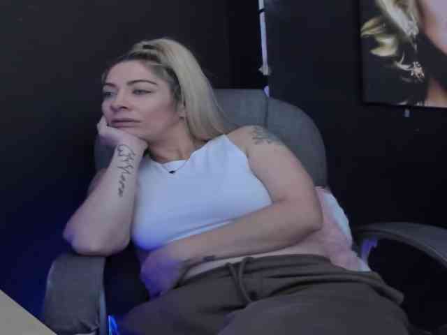 viktoria-davis webcam