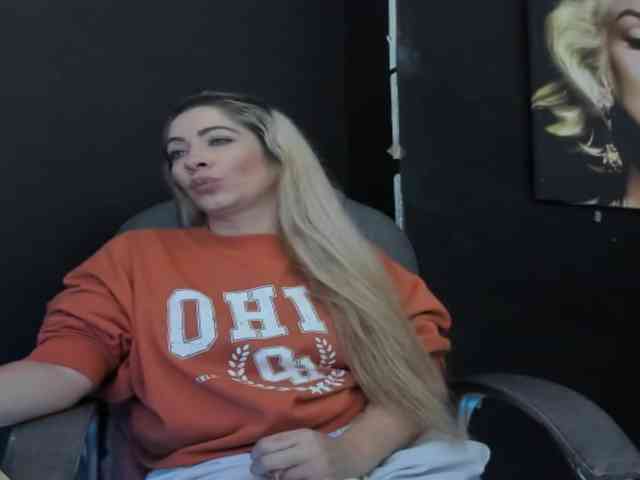 viktoria-davis viktoria-davis