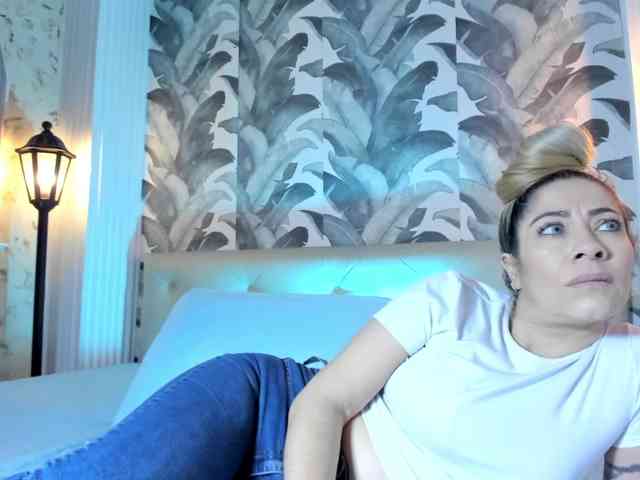 viktoria-davis webcam