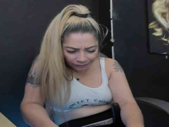 viktoria-davis viktoria-davis