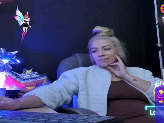 viktoria-davis viktoria-davis