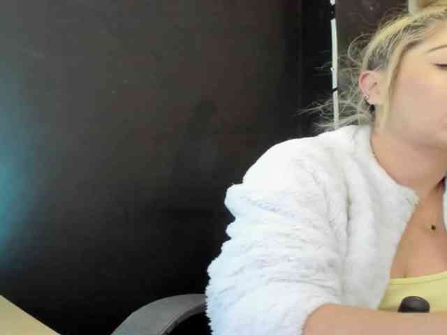 viktoria-davis viktoria-davis