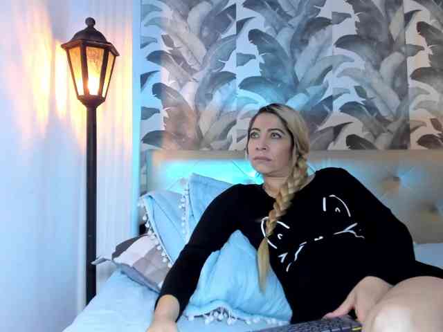 viktoria-davis webcam