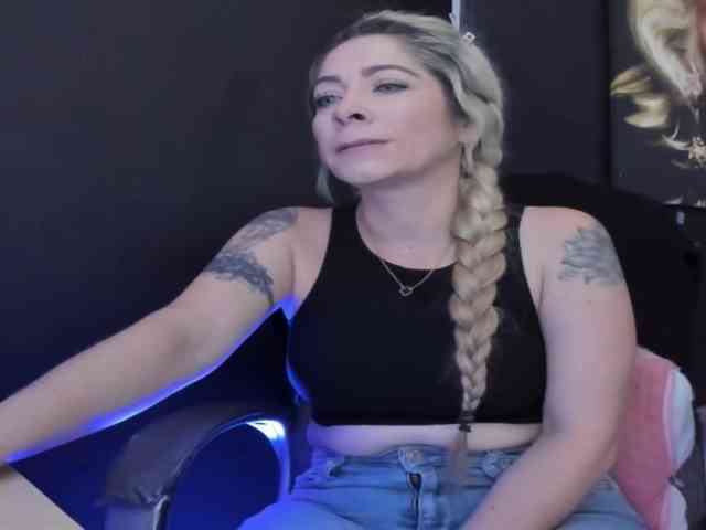 viktoria-davis viktoria-davis