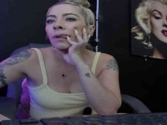 viktoria-davis viktoria-davis