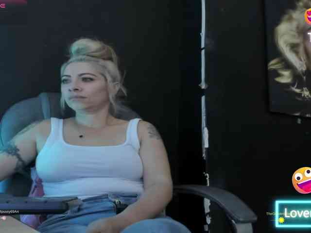 viktoria-davis viktoria-davis