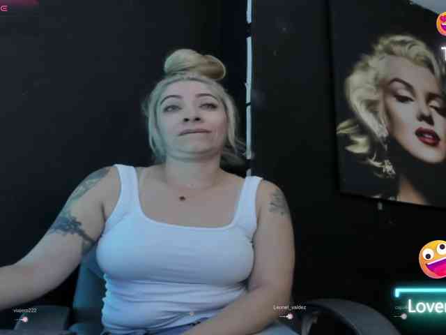 viktoria-davis viktoria-davis