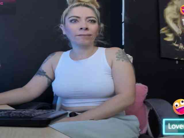 viktoria-davis viktoria-davis