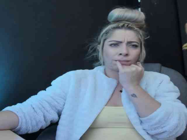 viktoria-davis viktoria-davis