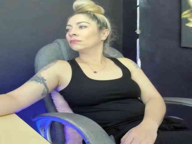 viktoria-davis webcam