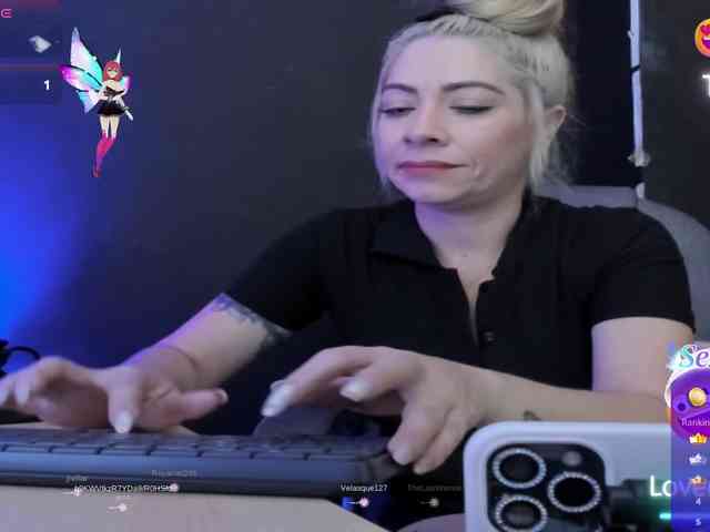 viktoria-davis viktoria-davis