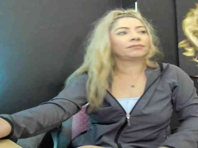 viktoria-davis viktoria-davis