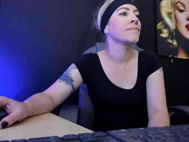 viktoria-davis webcam
