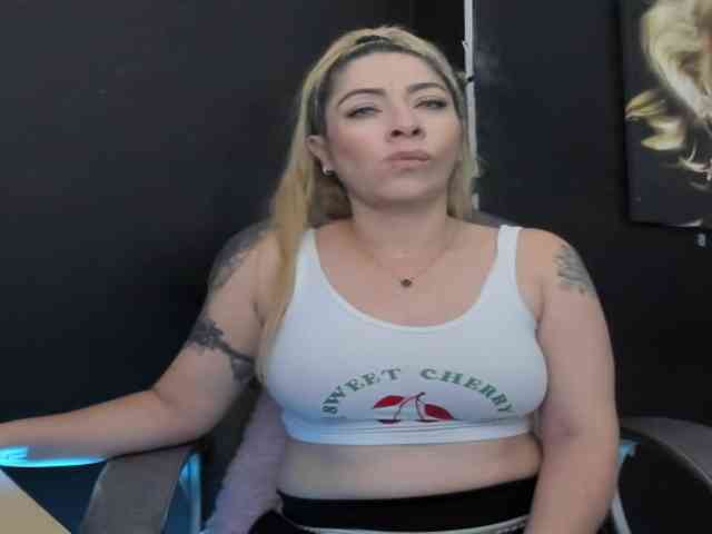 viktoria-davis viktoria-davis