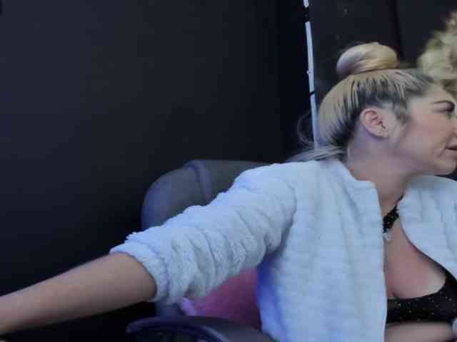 viktoria-davis viktoria-davis