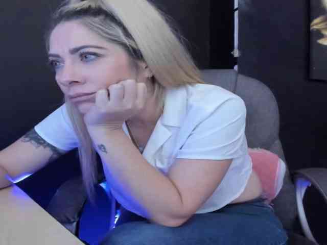 viktoria-davis viktoria-davis