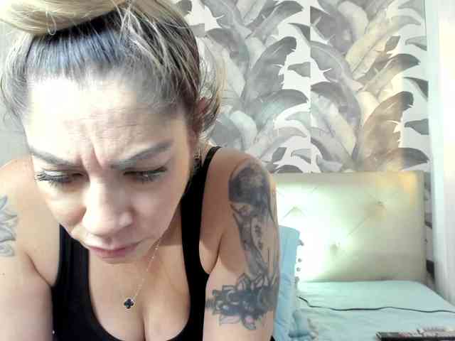 viktoria-davis viktoria-davis