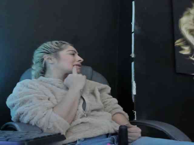 viktoria-davis viktoria-davis