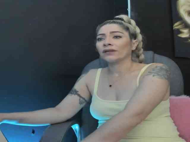 viktoria-davis webcam