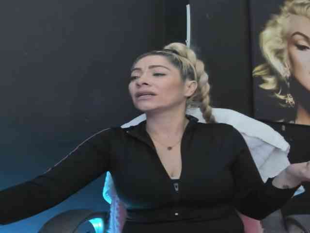 viktoria-davis viktoria-davis