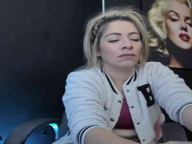 viktoria-davis Live Webcam on BongaCams